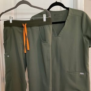 Figs Scrub Set Olive Green size small medium